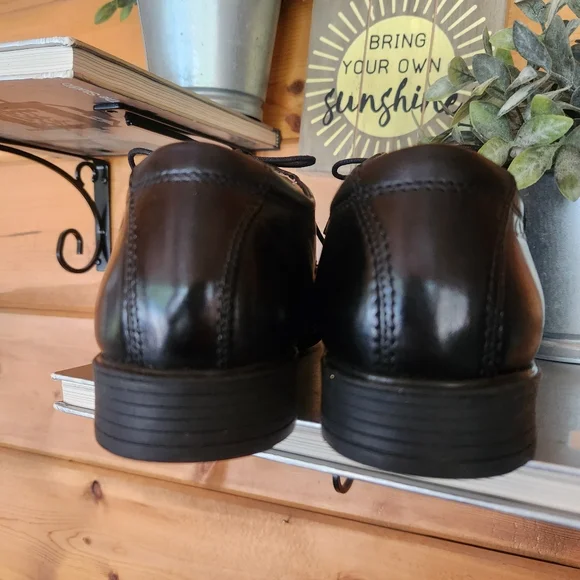 Clarks 💙 NWOB Tilden Walk Oxford  Dress Shoe Black Leather Square Runoff Toe 8W - Picture 3 of 11